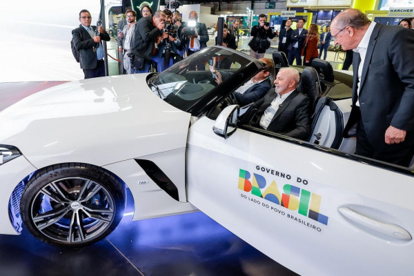 Lula celebra retirada de tarifas pelos EUA e diz que sinaliza respeito