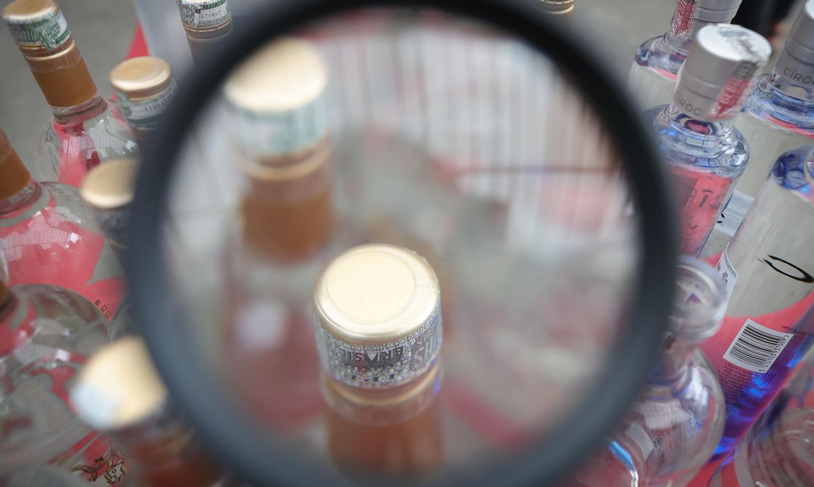 Brasil chega a 16 mortes confirmadas de intoxicação por metanol