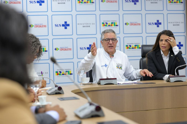 Saúde anuncia compra de 1,8 milhão de doses contra vírus sincicial 