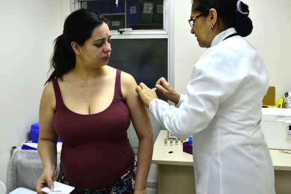 Saiba como será oferta de vacina que previne bronquiolite em bebês