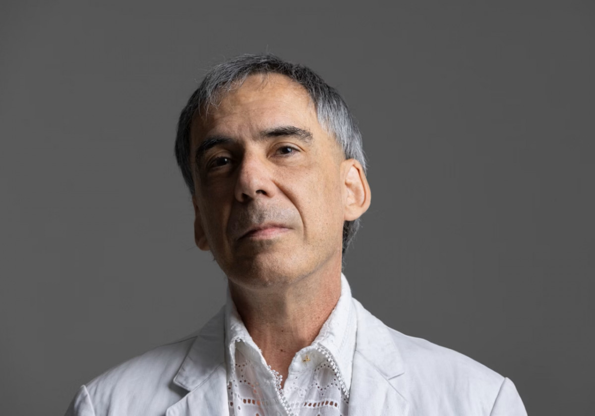 Arnaldo Antunes apresenta faixas de Novo Mundo e grandes sucessos