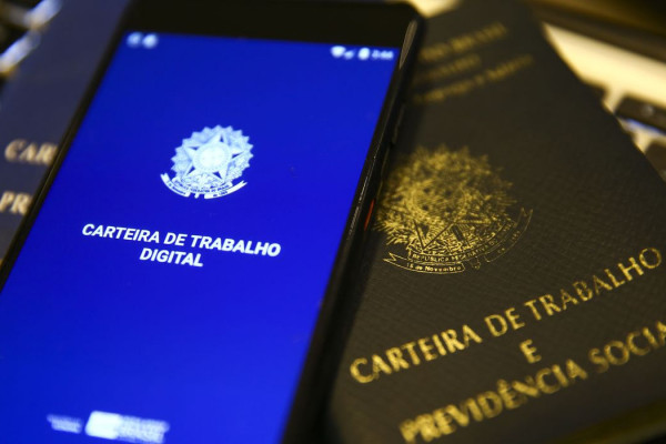 Brasil cria 85 mil empregos com carteira assinada em outubro