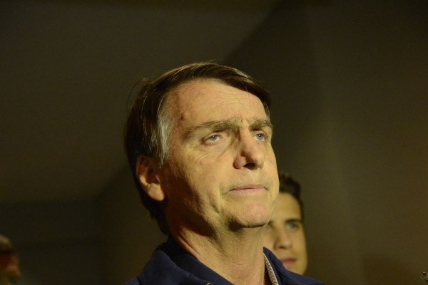 Defesa diz que Bolsonaro não usou celular durante visita de Nikolas 