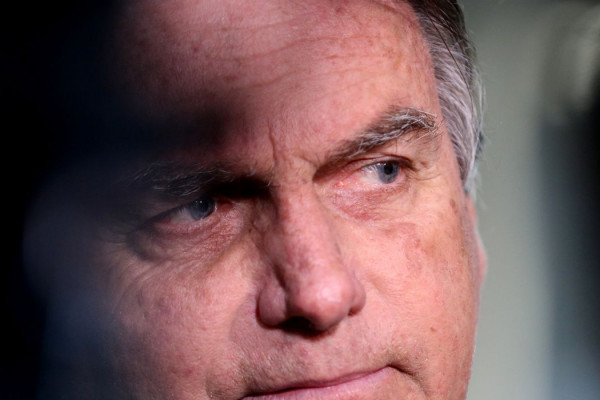 Bolsonaro tem crise de soluço e passa por atendimento médico na prisão