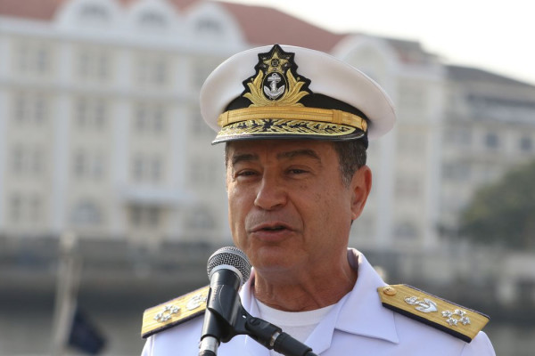 Almirante Gariner estava em academia quando foi preso pela PF 