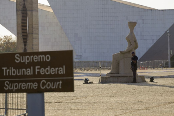 Defesa de Bolsonaro entra com novo recurso no STF contra condenação 