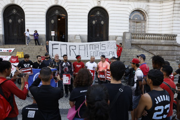 Entregadores protestam contra modalidade nova de trabalho do iFood