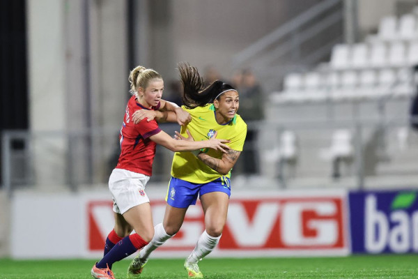 Seleção feminina perde para Noruega em penúltimo compromisso do ano