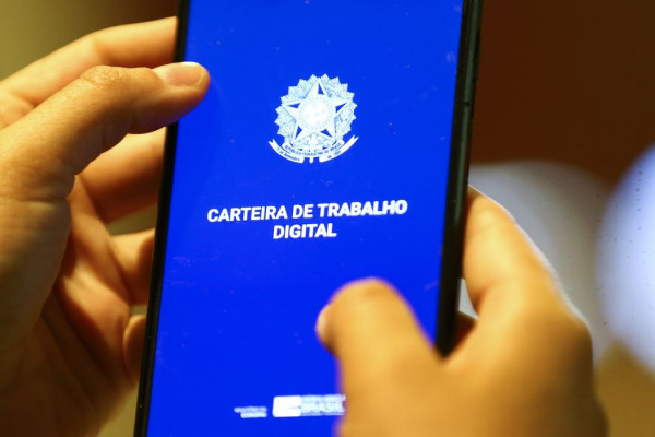 Taxa de desemprego cai para 5,4%, a menor desde 2012