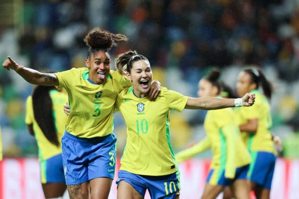 Seleção feminina fecha 2025 com goleada de 5 a 0 sobre Portugal