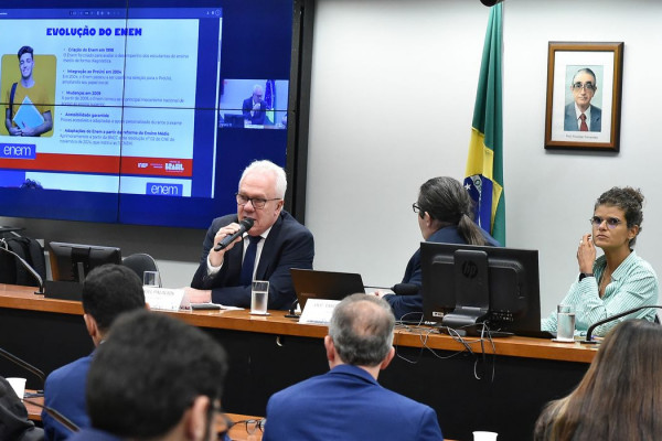 Presidente do Inep nega vazamento de questões do Enem