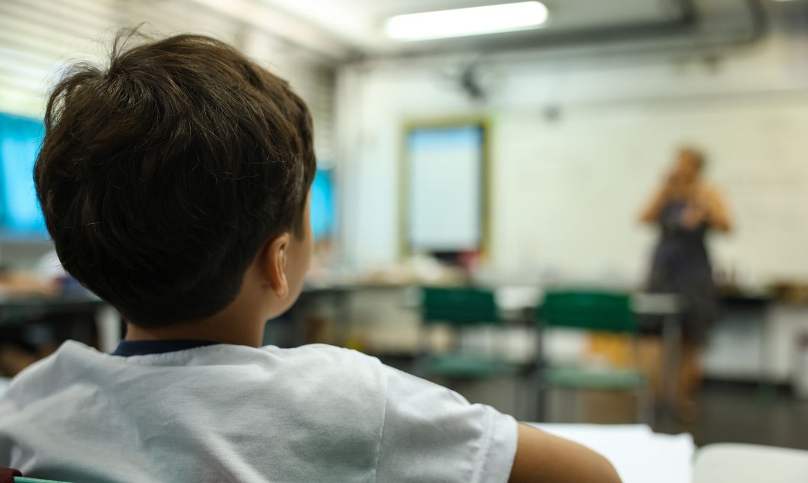 MEC pretende chegar a 100% do país com escolas integrais em 2026
