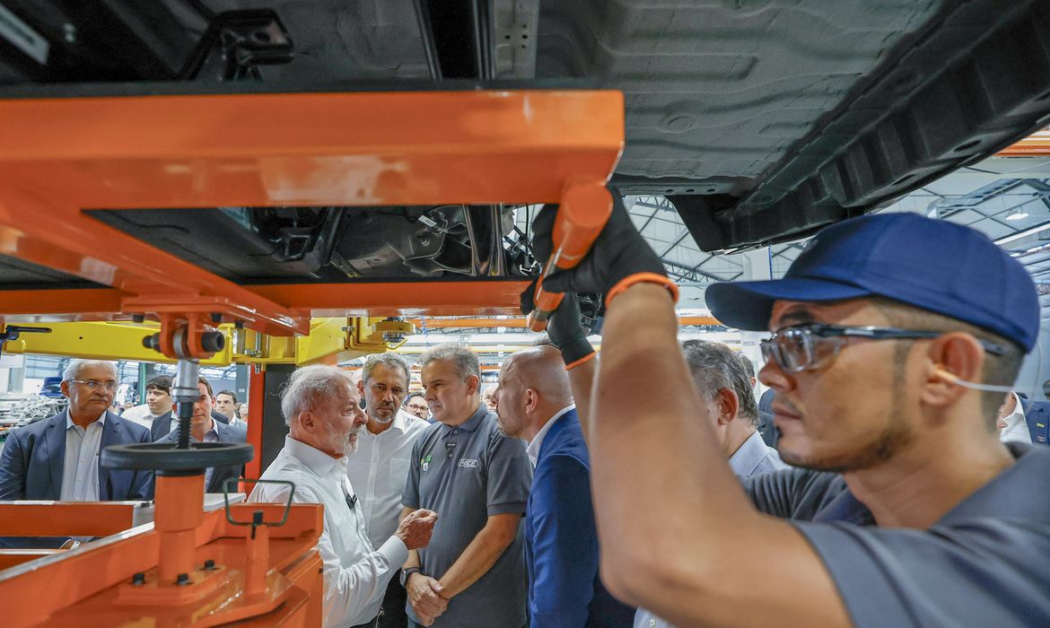 Lula: queda da pobreza está ligada à menor inflação e maiores salários