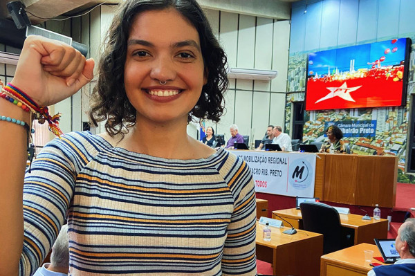 Duda Hidalgo, vereadora do PT, durante evento na Câmara