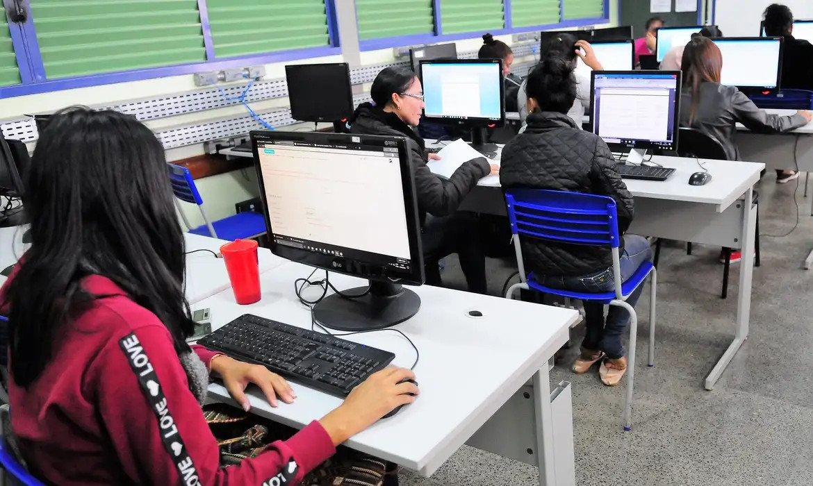 Escolas do Norte e Nordeste terão R$ 53 milhões para ampliar internet
