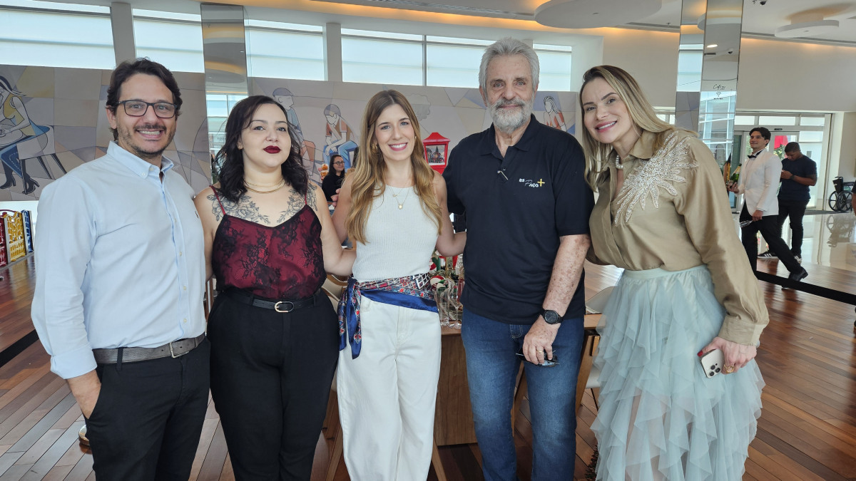 Júnior Souza, Isabela Oliveira, Marcela Fonzar, Paulo Schwartzmann e Lilian Guimarães