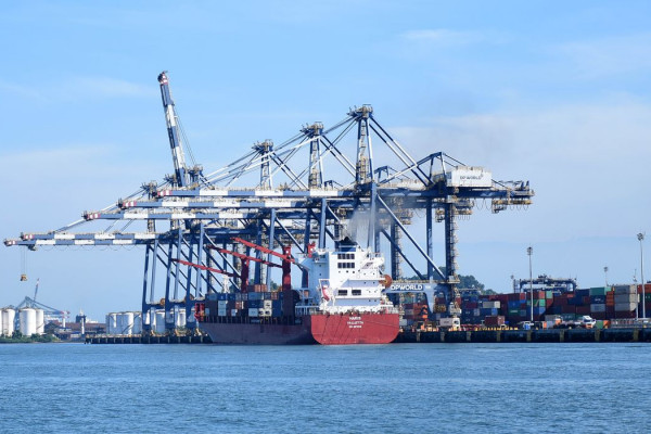 Balança comercial tem pior resultado para novembro desde 2021