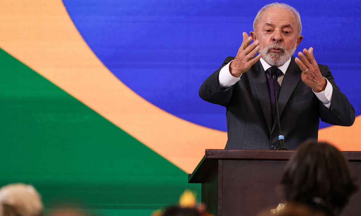 No Conselhão, Lula pede fim da escala 6x1 e ações contra o feminicídio