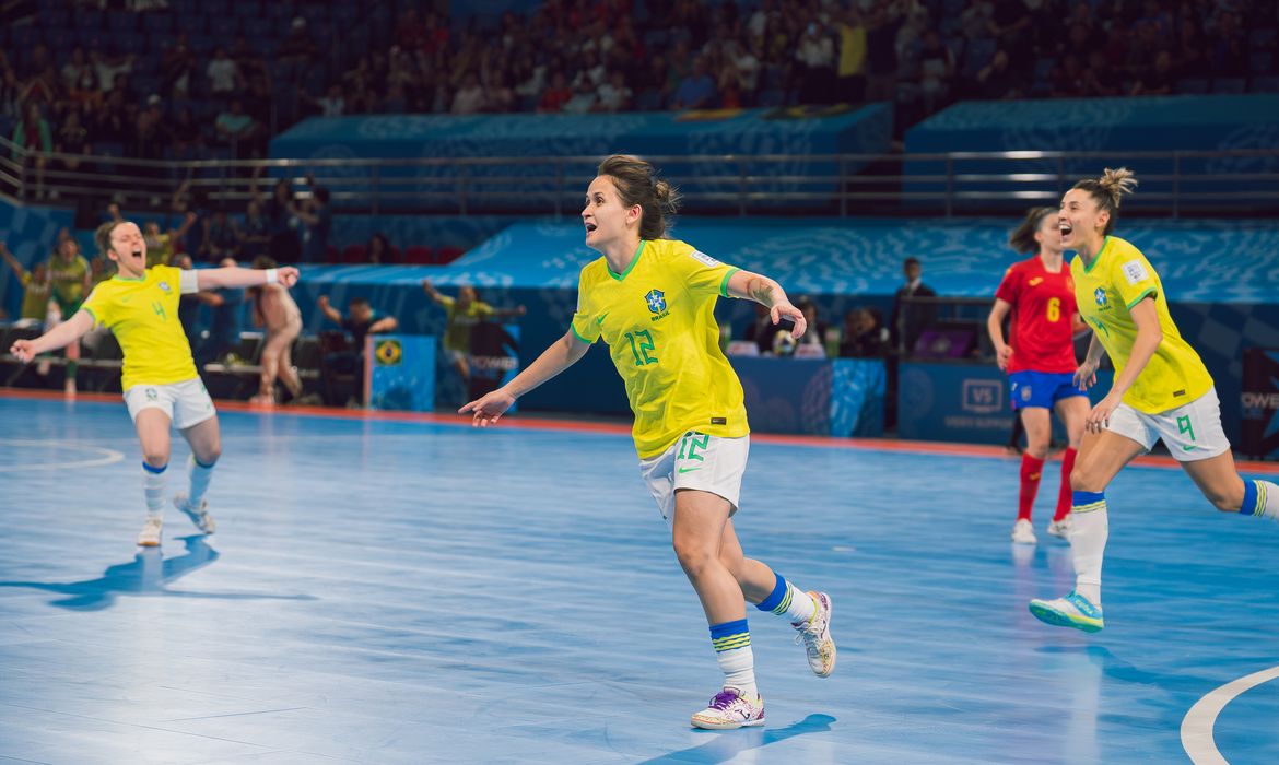 Copa do Mundo de futsal: Brasil supera Espanha e se garante na final