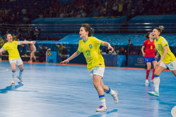 Copa do Mundo de futsal: Brasil supera Espanha e se garante na final