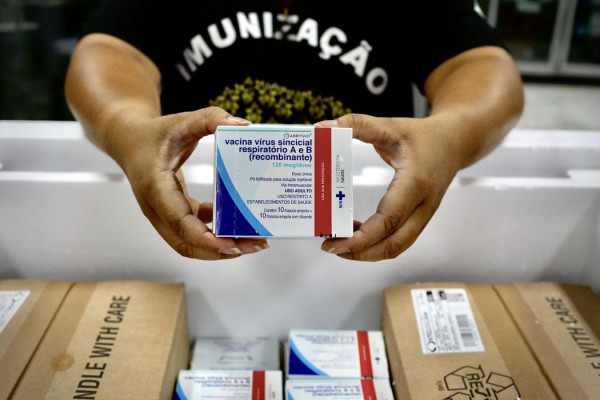 SP inicia vacinação de grávidas contra vírus sincicial respiratório