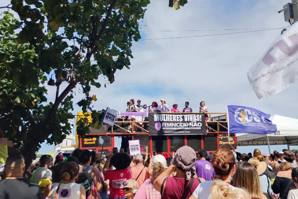 Mulheres protestam no Rio e pedem maior presença do Estado