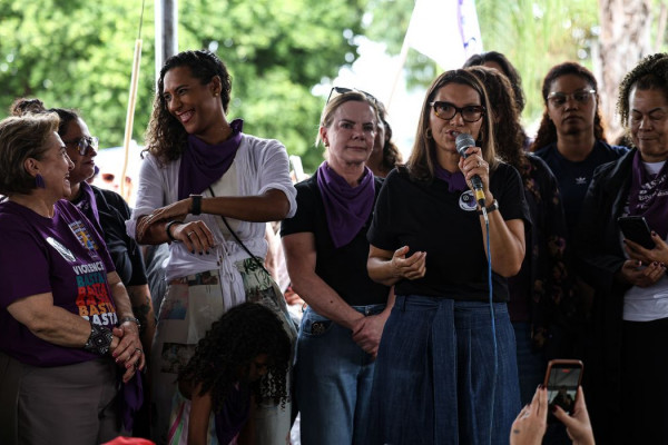 Ministras exaltam luta das mulheres em ato contra o feminicídio