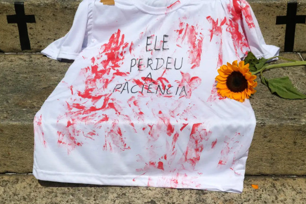 Mulheres vão às ruas em todo país para protestar contra o feminicídio