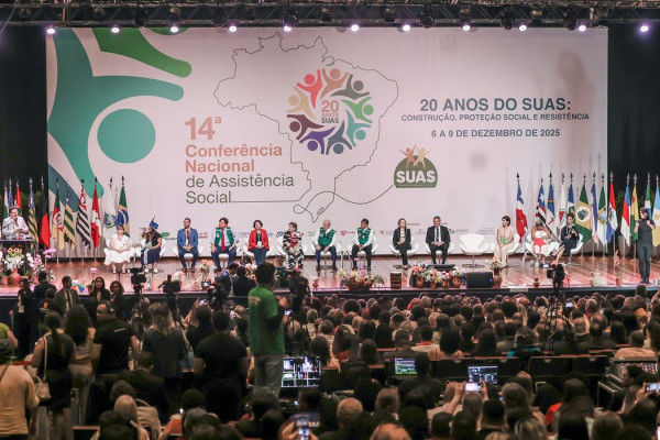 Lula propõe reunião dos Poderes para tratar de feminicídio