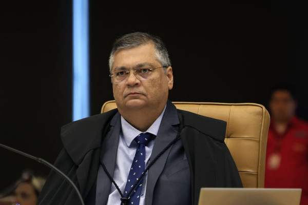 Dino manda divulgar CPF de quem ganha salário via emendas para saúde