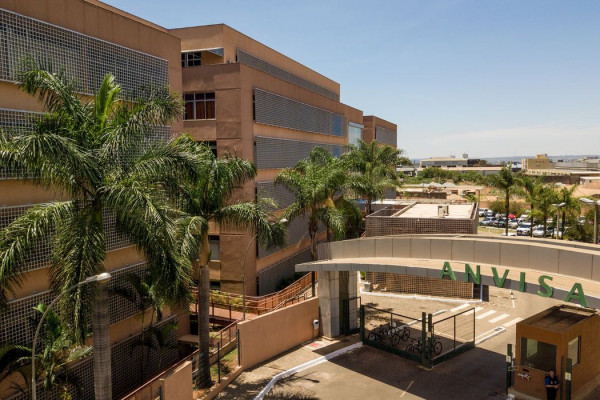 Anvisa determina suspensão de tônico capilar e apreensão de cosméticos