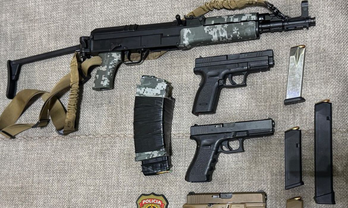 Flexibilização de armas em 2019 levou a desvio de pistolas para crime