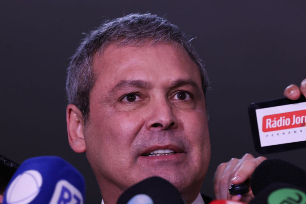 Líder do PT considera escandalosa decisão de votar PL da dosimetria