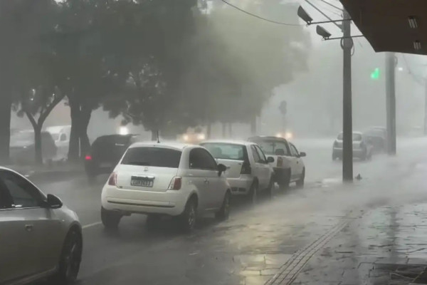 Inmet emite alerta vermelho para RS com chegada de ciclone