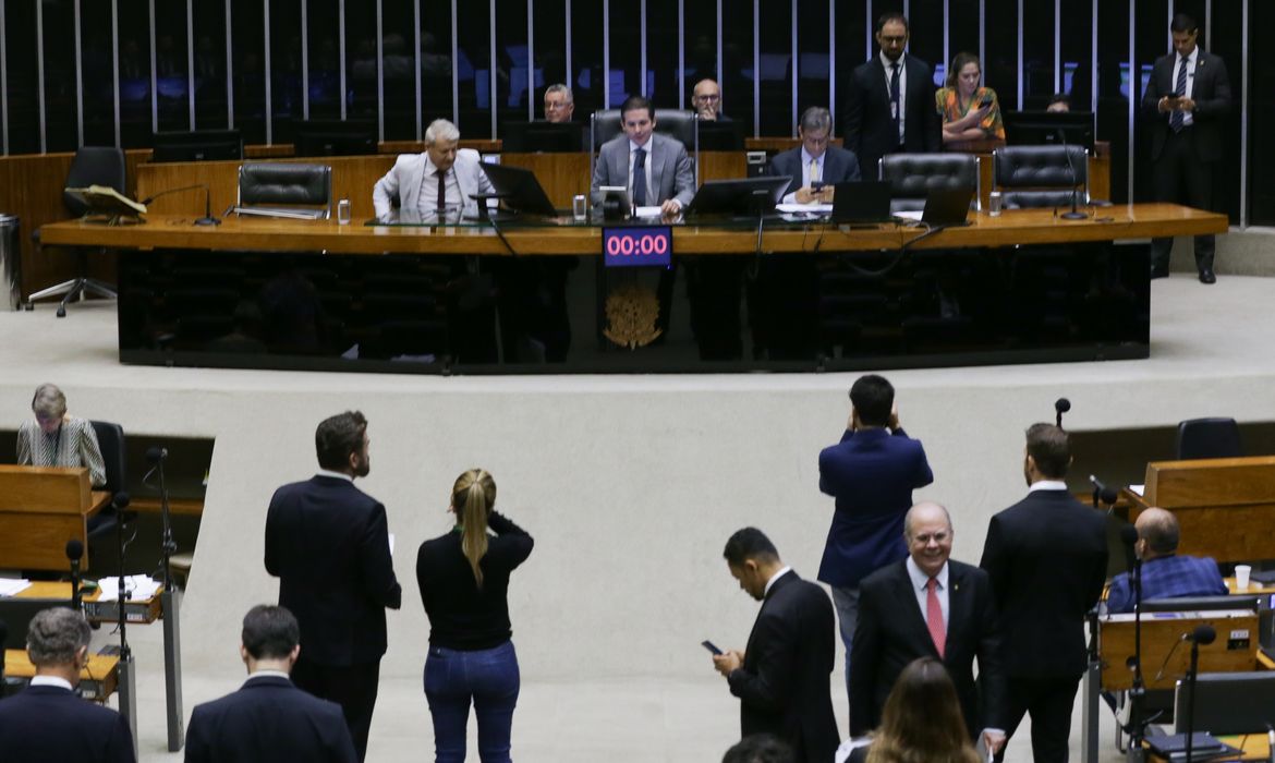 Câmara pode votar hoje projeto com novas regras para devedor contumaz 