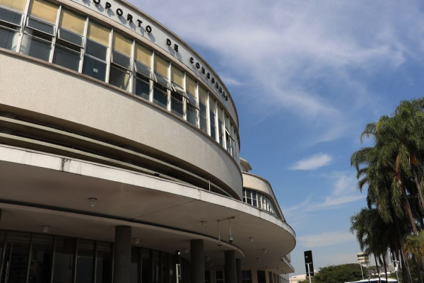 Ventania faz Congonhas cancelar 87 decolagens e 80 pousos