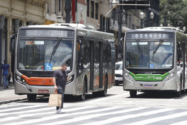 Após paralisação, ônibus circulam normalmente em SP nesta quarta (10)