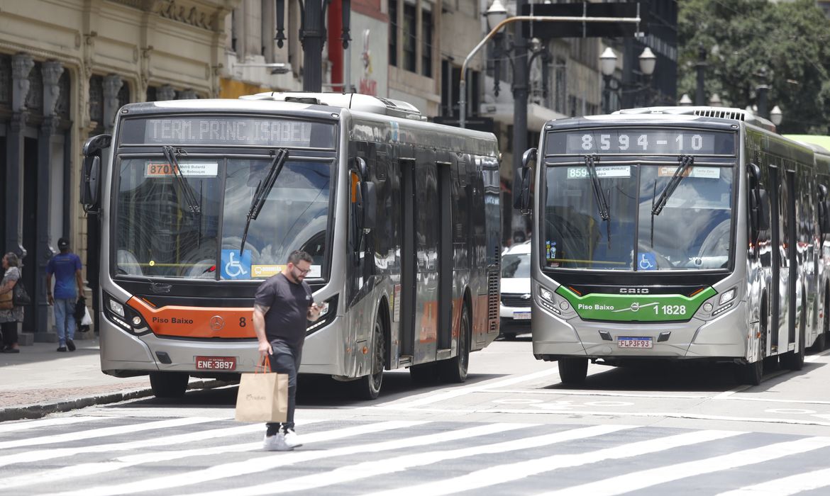 Após paralisação, ônibus circulam normalmente em SP nesta quarta (10)