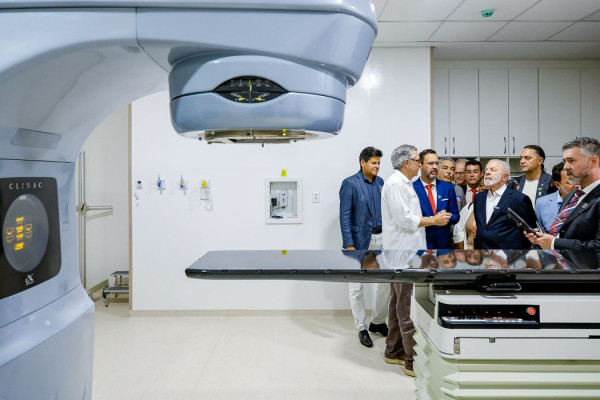 Lula inaugura serviços de radioterapia em cinco cidades do país