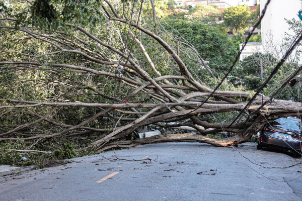 Mais de 1,3 milhão de imóveis continuam sem energia elétrica em SP