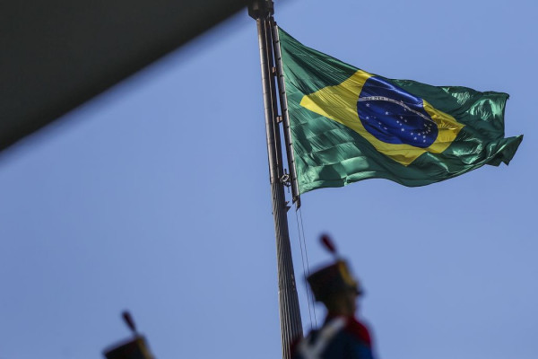 Políticos e autoridades celebram queda da Lei Magnitsky contra Moraes