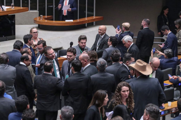 PL da Dosimetria beneficia criminosos comuns, dizem especialistas 