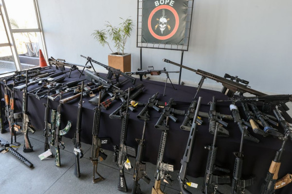 Polícia do Rio prende 12 pessoas em operação contra Comando Vermelho