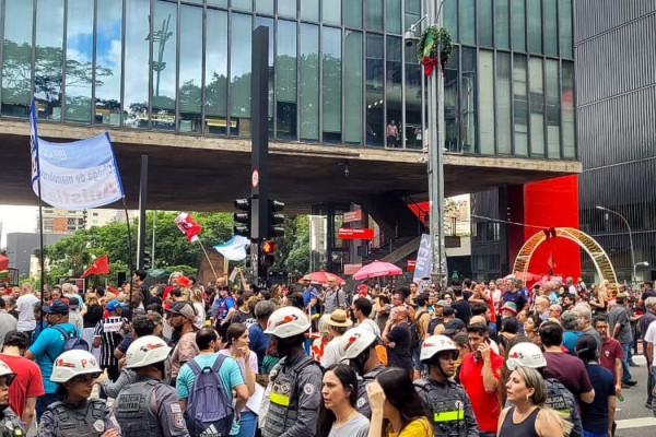 Em várias capitais, manifestantes vão às ruas contra PL da Dosimetria