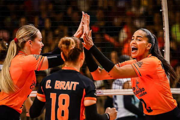 Osasco garante lugar no pódio do Mundial de Clubes feminino de vôlei
