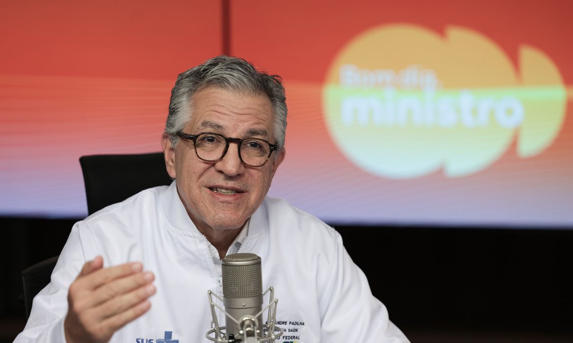 Estamos vencendo essa batalha, diz Padilha sobre vacinação