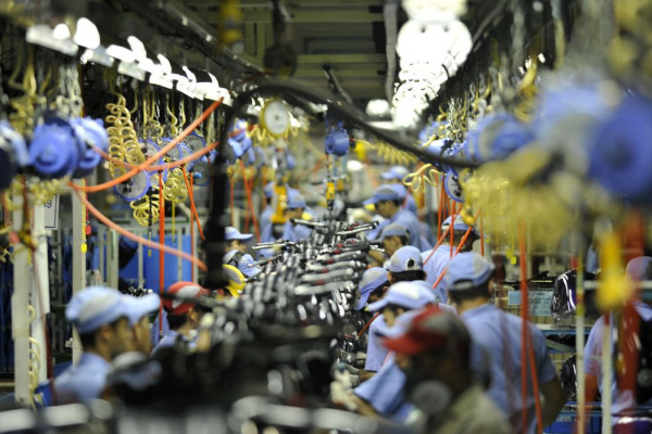 Atividade econômica brasileira contraiu 0,2% em outubro