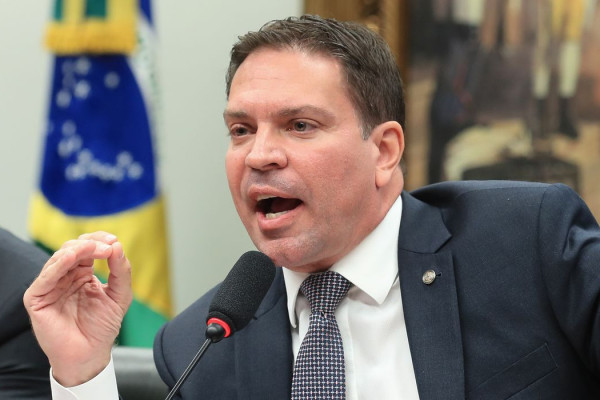 Moraes pede aos Estados Unidos extradição de Ramagem 