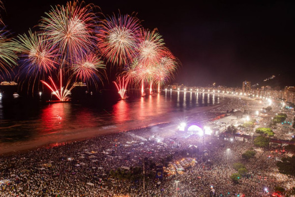 Metrô inicia venda de bilhete para réveillon na praia de Copacabana