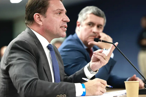 Moraes envia ao MJ formalização da extradição de Ramagem 